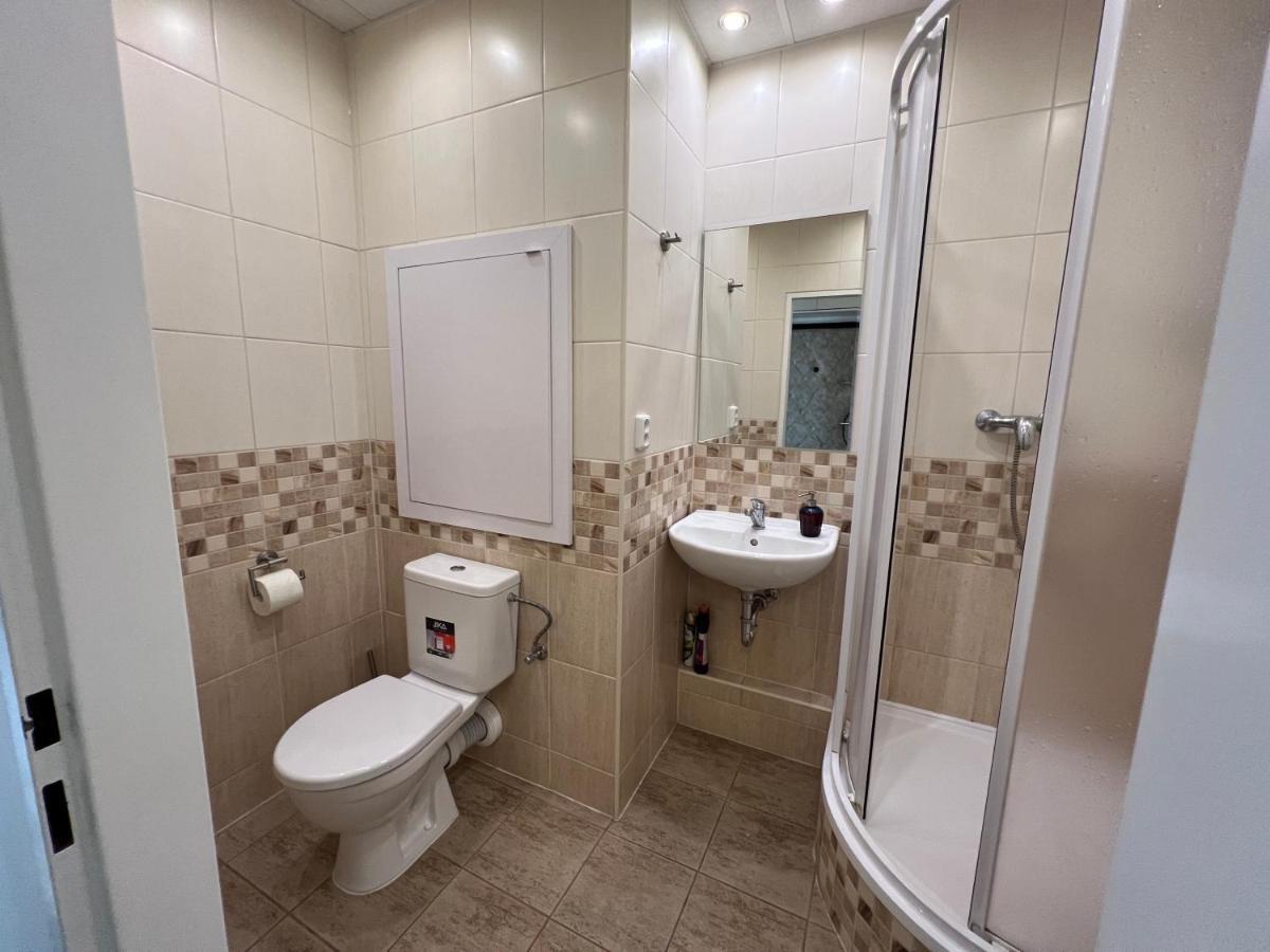 Apartment Alice Center การ์โลวีวารี ภายนอก รูปภาพ