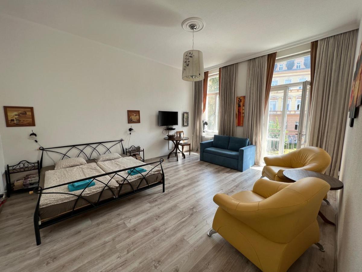Apartment Alice Center การ์โลวีวารี ภายนอก รูปภาพ